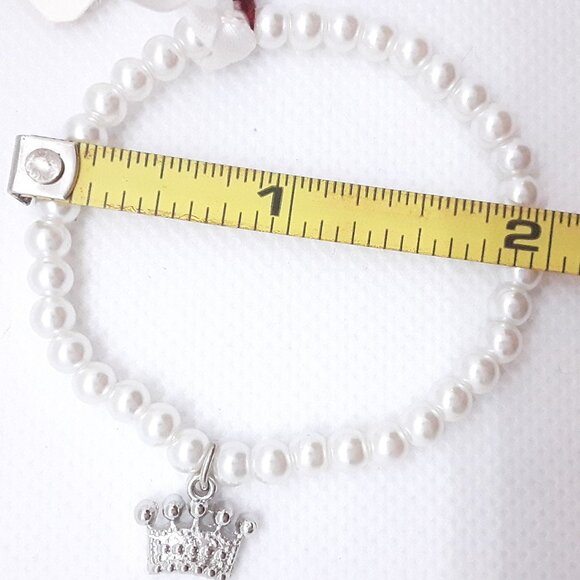 Sweet baby girl's faux pearl stretch bracelet with crown charm - Picture 5 of 7